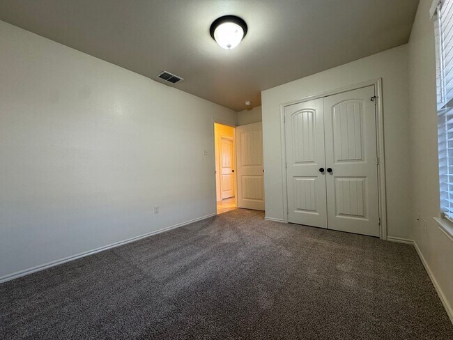 Building Photo - 6706 Oakridge Ave