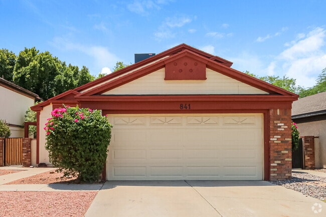 Building Photo - 841 E Manor Dr