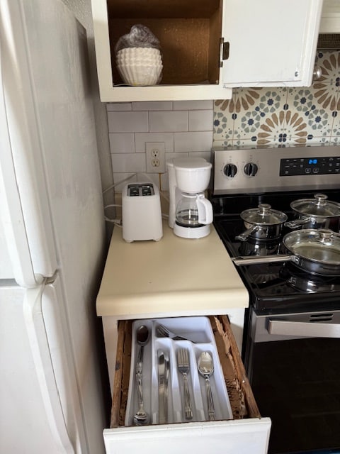 Building Photo - Room in Apartment on Starcrest Dr