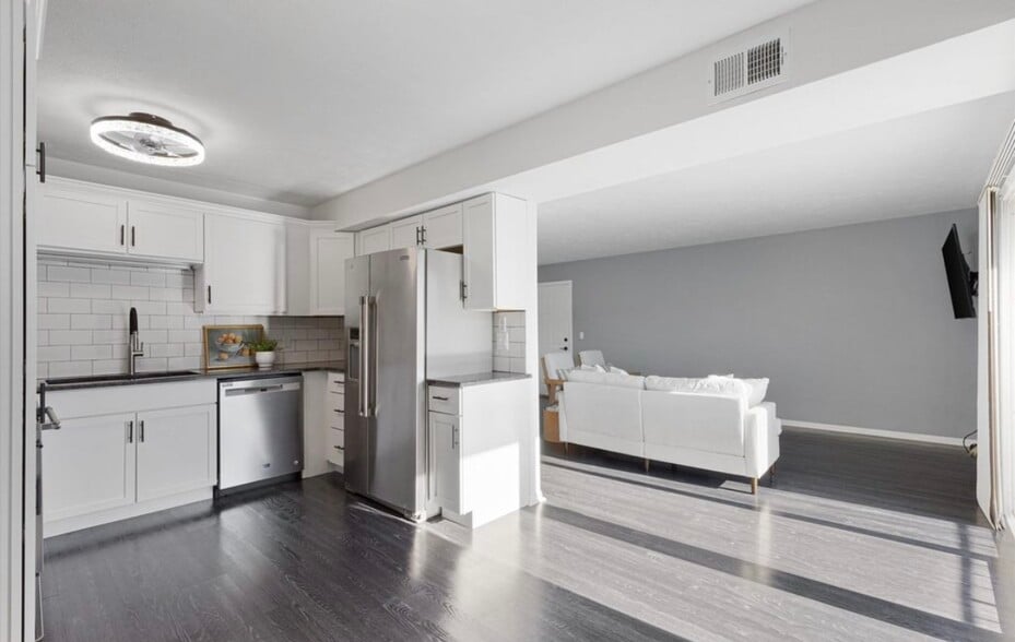 Building Photo - 12727 Woodcrest Plz