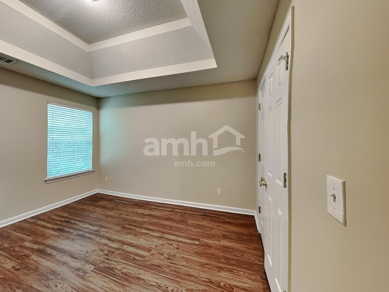Building Photo - 129 Kentwood Springs Dr