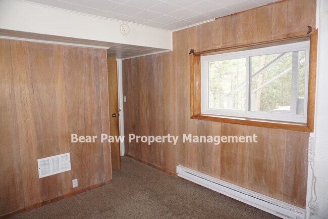 Building Photo - Nice House on Upper Bear Creek!!