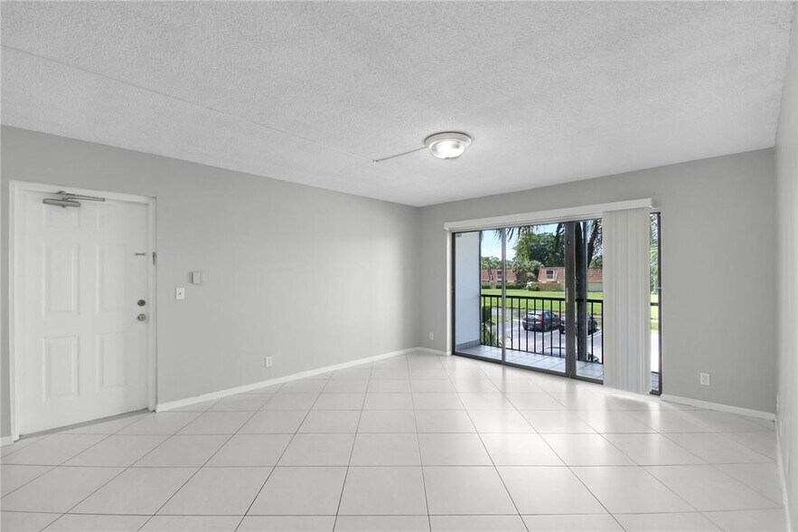 Building Photo - 1008 Green Pine Blvd