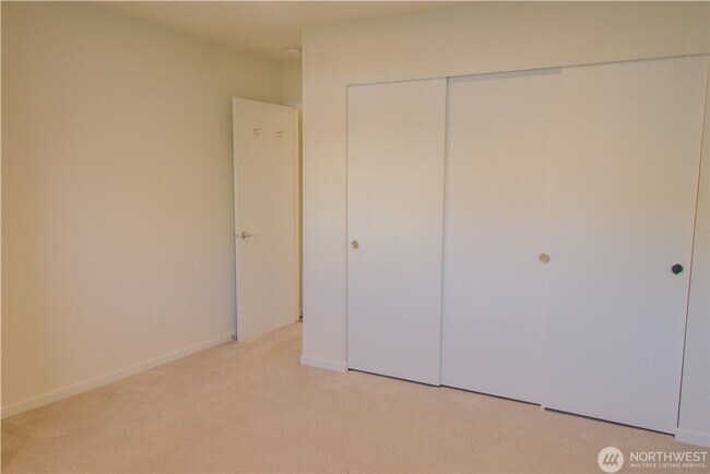 Building Photo - 2bd/1ba Seattle Home