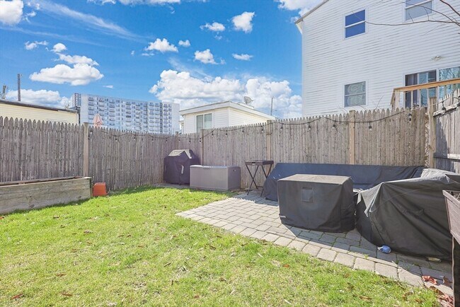 Building Photo - 48 Calumet St