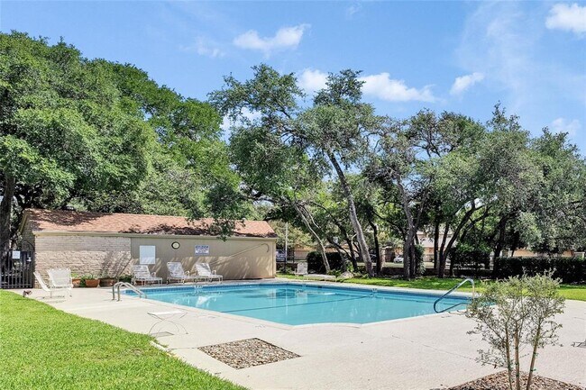 Building Photo - 8111 Middle Ct