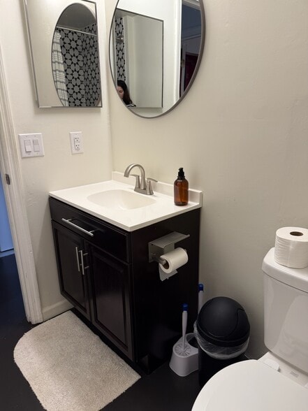 Building Photo - 301 S Lipona Rd