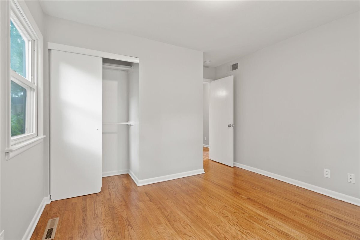 Bedroom 3 View #2 - 2301 W 73rd St