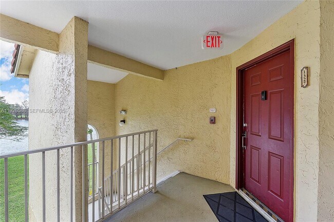 Building Photo - 12430 Vista Isles Dr