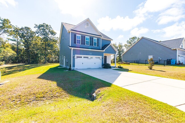 Building Photo - MOVE-IN READY $300 off first month