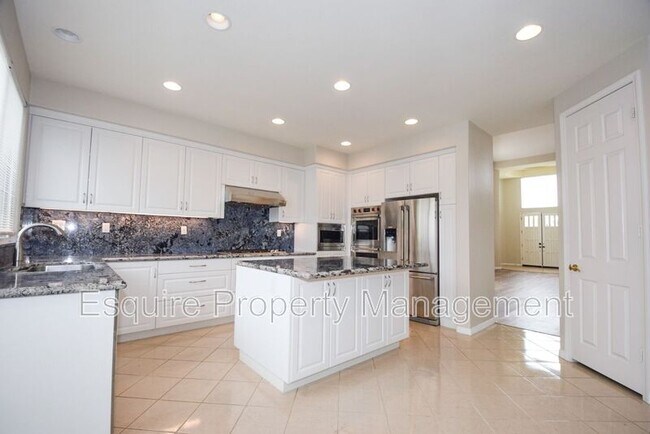 Building Photo - 2895 Diamond Dr