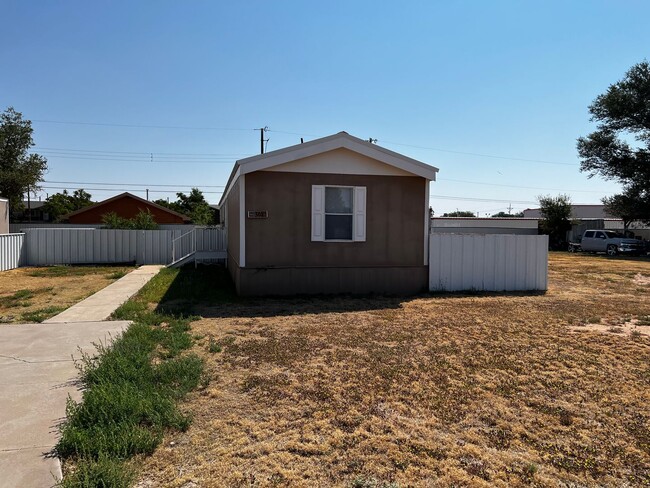 Building Photo - Elegant 3-Bed, 2-Bath Home for Rent: Move-...