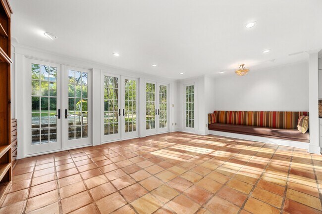 Building Photo - 1301 Kent Ln