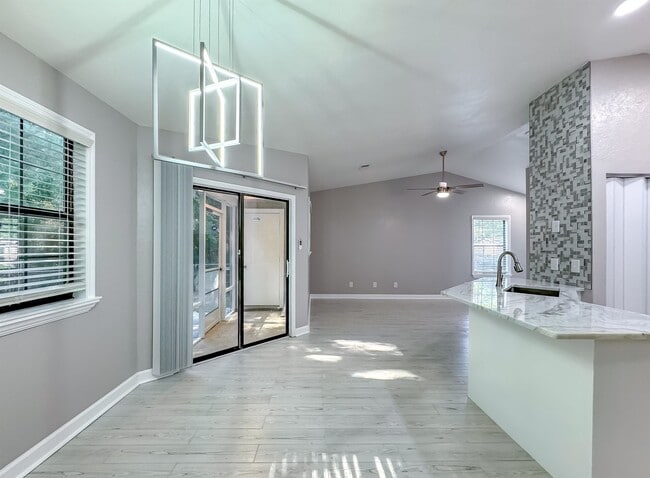 Building Photo - 6133 Greenon Ln