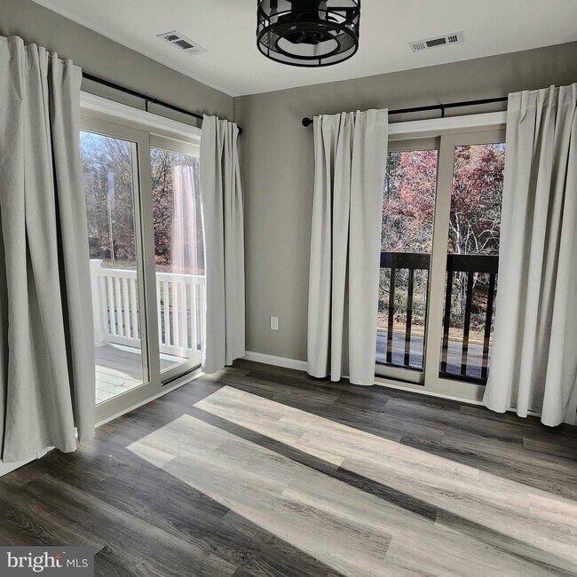 Building Photo - 16 Pickwick Pl