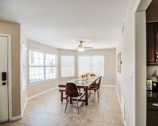 Building Photo - 4bd, 3ba on Arrowhead Golf Course!