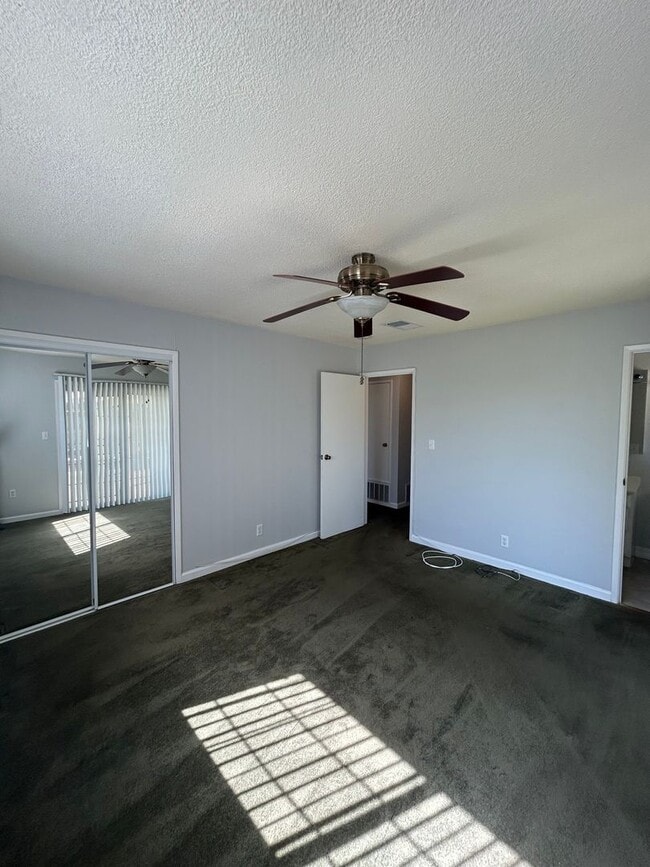 Building Photo - NICE OLDER HOME IN ESTABLISHED AREA