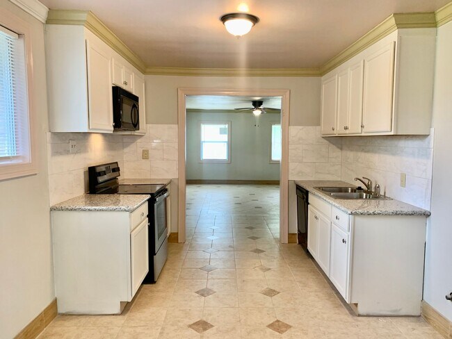 Building Photo - 3BD/2BA House for Lease in Bristol Place Subdivision in Baton Rouge