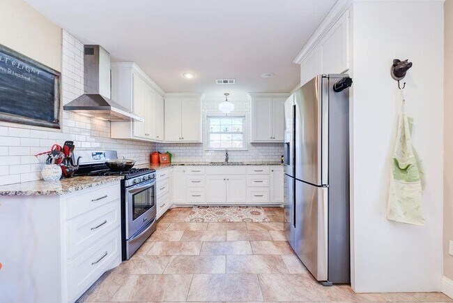 Building Photo - 3318 20th St