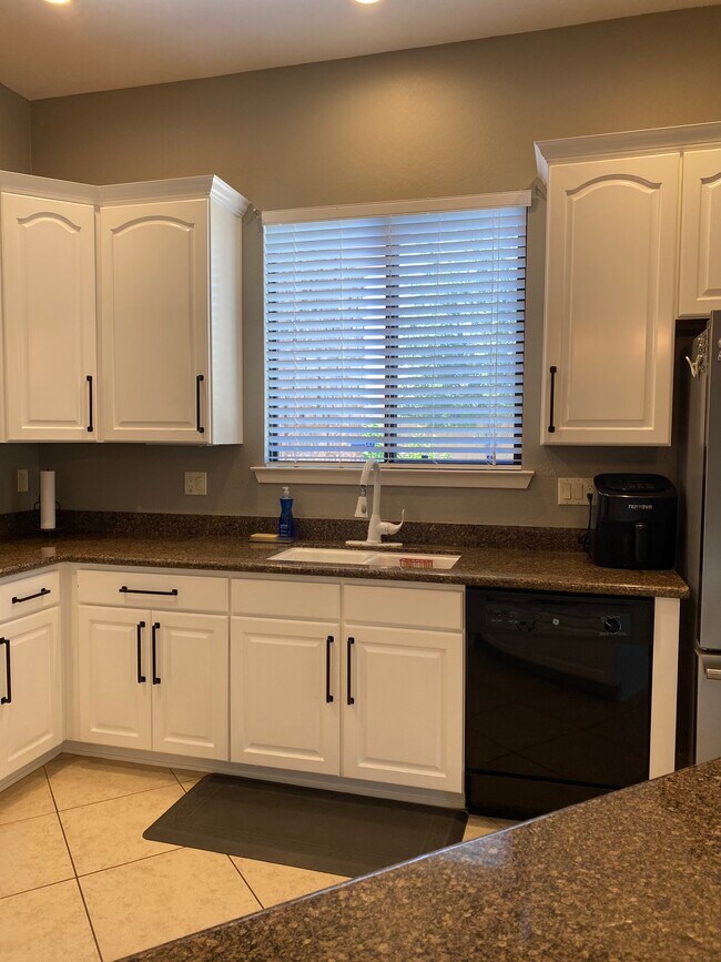 Kithcne - 4241 N Pebble Creek Pky