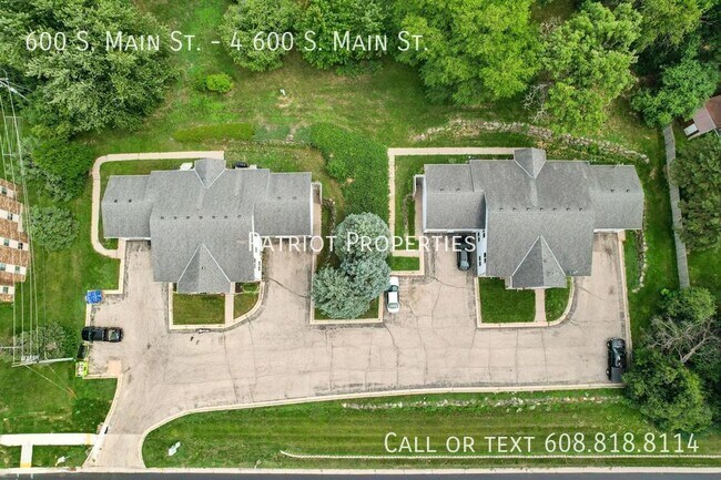 Building Photo - 2 bedroom/ 1 bath apartment in Deerfield, WI