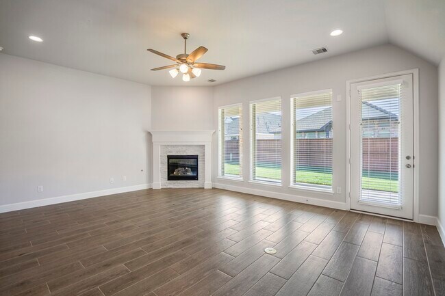 Building Photo - 7845 Charter Hill Dr