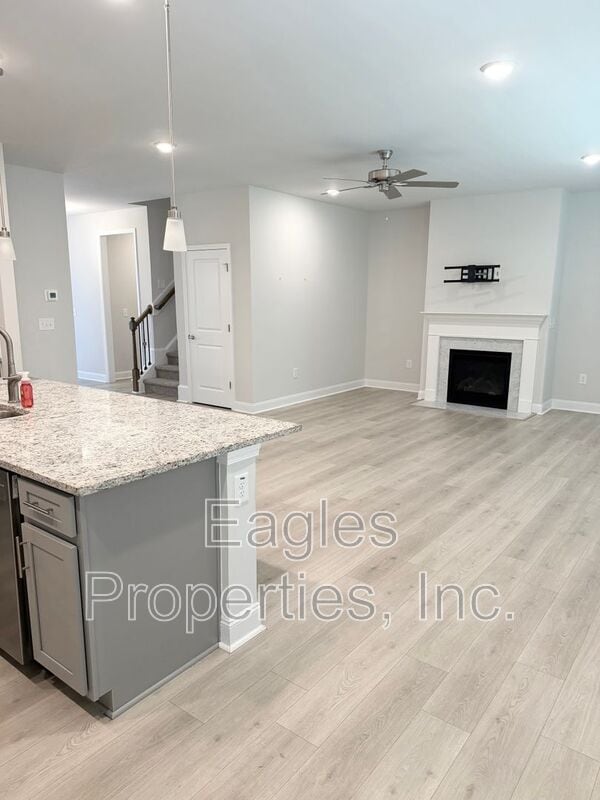 Building Photo - 208 Bay Hill Dr