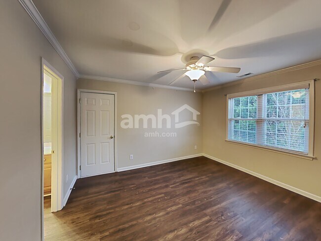 Building Photo - 4001 Belle Meade Cir