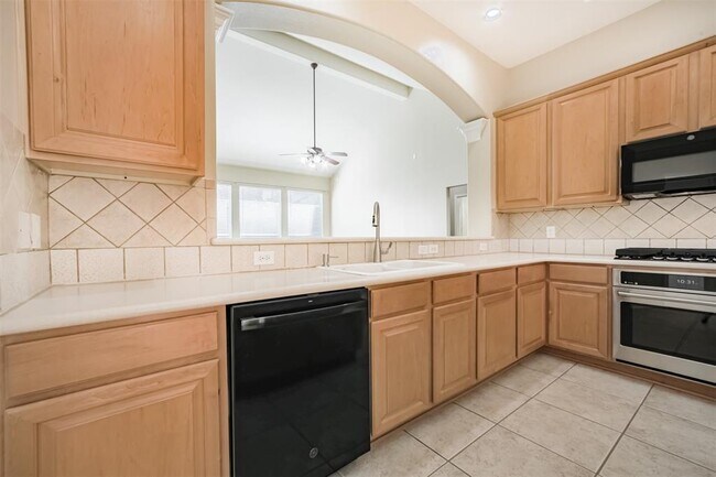 Building Photo - 15810 Cypress Hall Dr