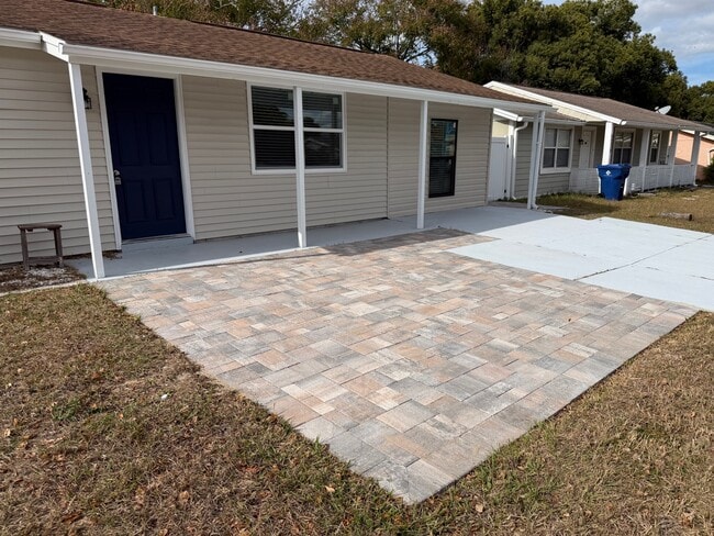 Building Photo - 4233 Mesa Dr