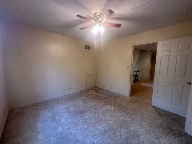 Building Photo - 1002 Juniper Springs Dr