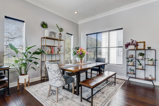 Building Photo - 1124 W Dallas St