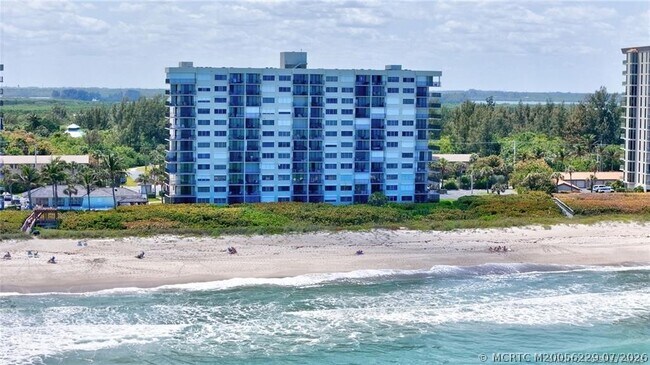 Building Photo - 4250 N Hwy A1A