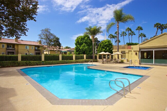 Building Photo - Stunning, Serene and Modern Luxury!