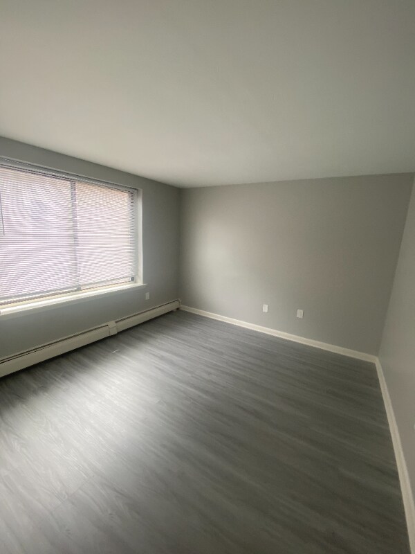 Building Photo - 31 Gillett St