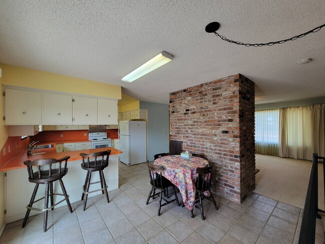 Building Photo - 511 W 45th Ave