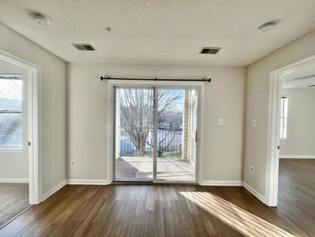 Building Photo - Beautiful 3 BR 2 BA condo in sought after Crown!