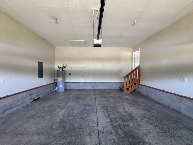 Building Photo - 371 Andrew Dr