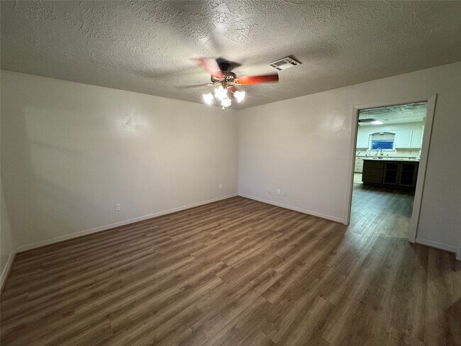 Building Photo - 2611 Prairie Ave