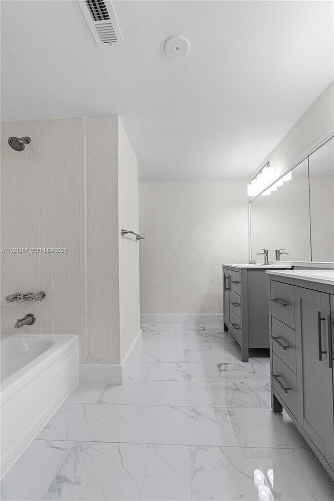 Building Photo - 4215 N University Dr