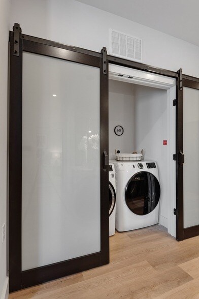 Building Photo - 303 31st Ave N