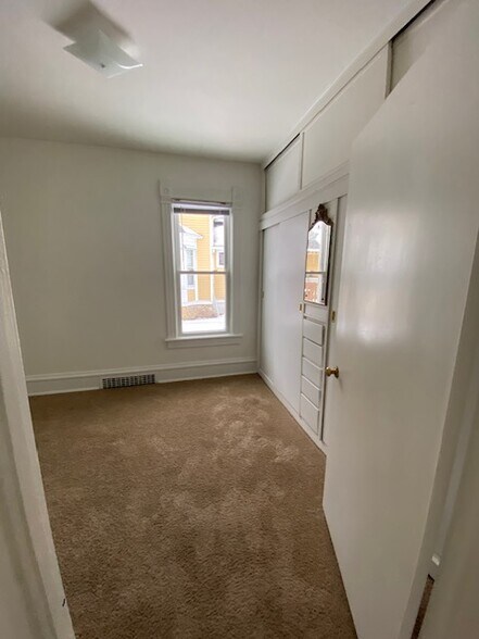 1st Floor Bedroom - 404 Caroline St