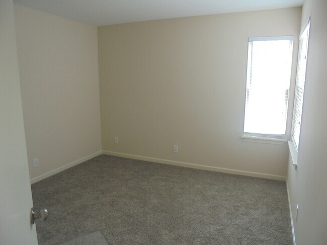 Building Photo - 1454 Walnut Hill Ave