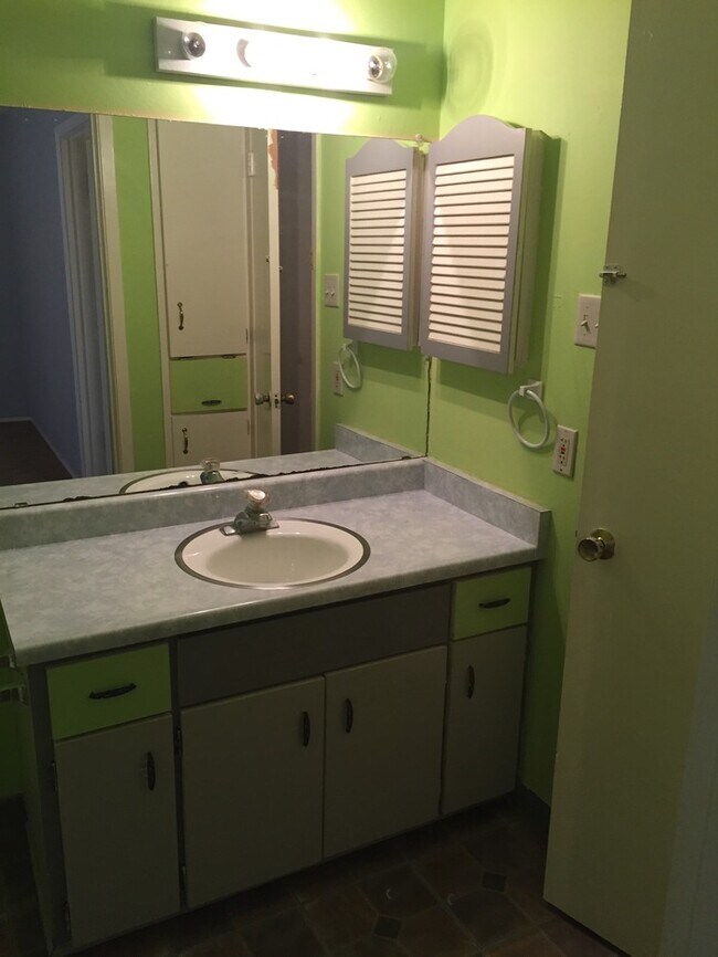 Building Photo - 2 Bedroom Duplex in SE San Antonio - PECAN VALLEY