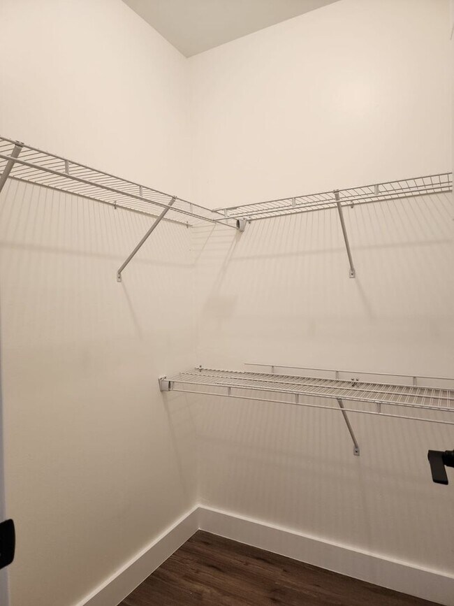 Building Photo - Beautifully Updated 2-Bedroom Home in Prim...