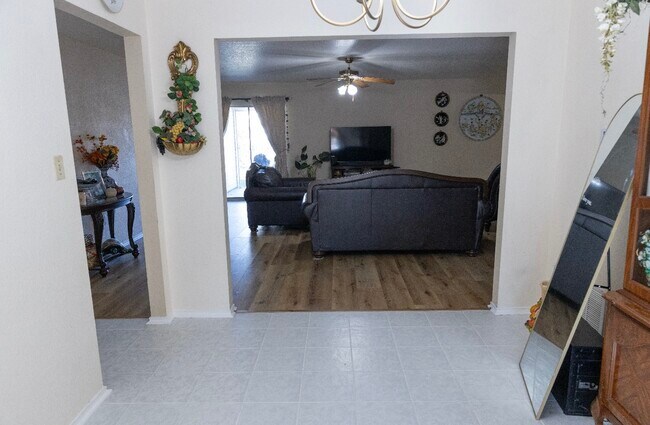 Building Photo - 2601 Mason Dr