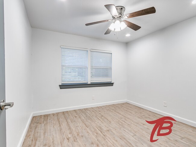 Building Photo - 2214 N Florida Ave