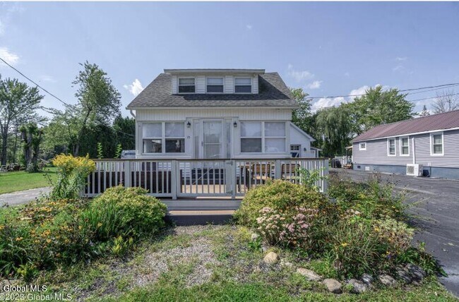 Primary Photo - 15 Kozy Ln