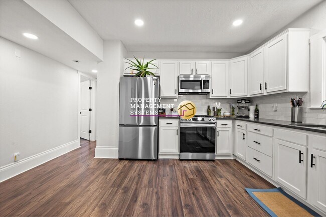 Building Photo - 3 Bedroom Salt Lake Bungalow For Rent