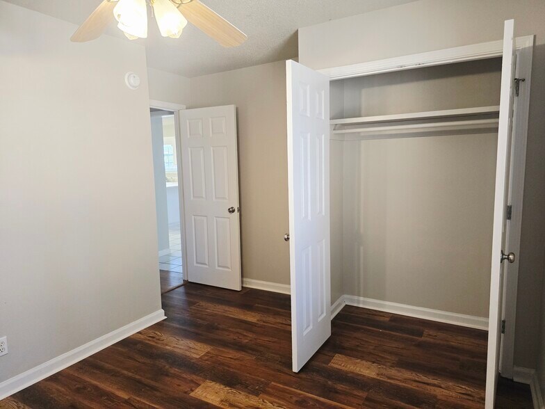 Building Photo - 200 E Mell St